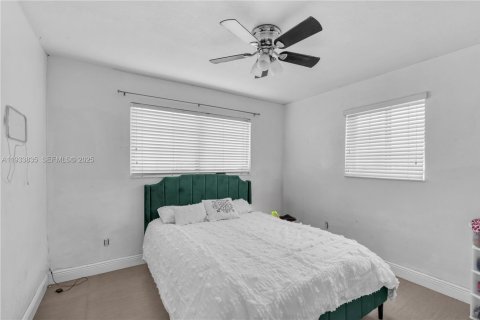 House in Cutler Bay, Florida 3 bedrooms, 123.75 sq.m. № 1994398 - photo 17