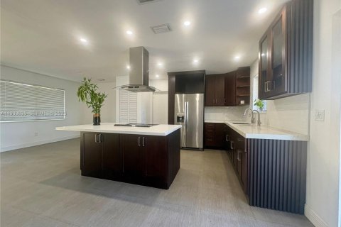 House in Cutler Bay, Florida 3 bedrooms, 123.75 sq.m. № 1994398 - photo 1