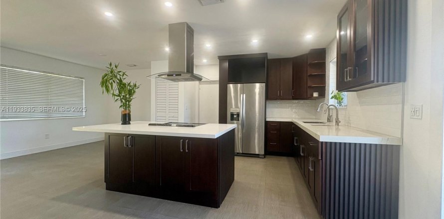 House in Cutler Bay, Florida 3 bedrooms, 123.75 sq.m. № 1994398