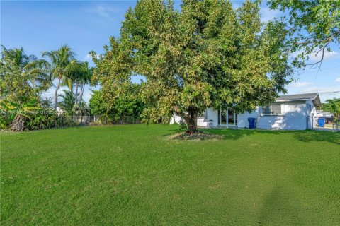 House in Cutler Bay, Florida 3 bedrooms, 123.75 sq.m. № 1994398 - photo 27
