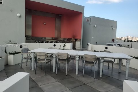 Condo in Sunrise, Florida, 1 bedroom  № 2012025 - photo 11