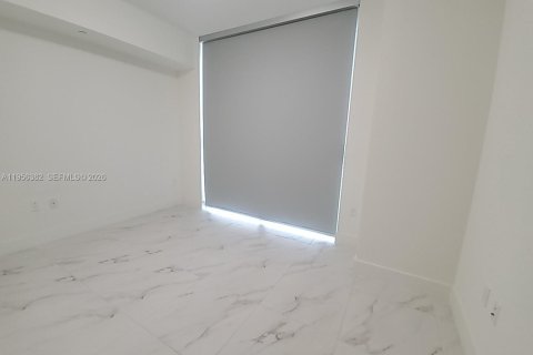 Condo in Sunrise, Florida, 1 bedroom  № 2012025 - photo 6