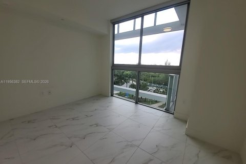 Condo in Sunrise, Florida, 1 bedroom  № 2012025 - photo 5