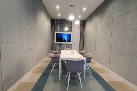 Condo in Sunrise, Florida, 1 bedroom  № 2012025 - photo 18