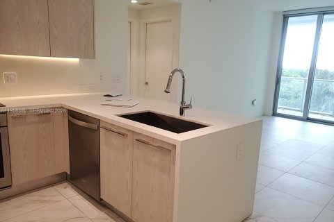 Condo in Sunrise, Florida, 1 bedroom  № 2012025 - photo 4
