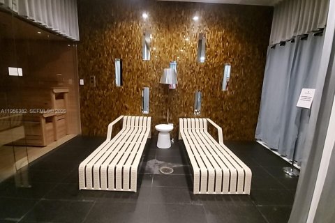 Condo in Sunrise, Florida, 1 bedroom  № 2012025 - photo 17