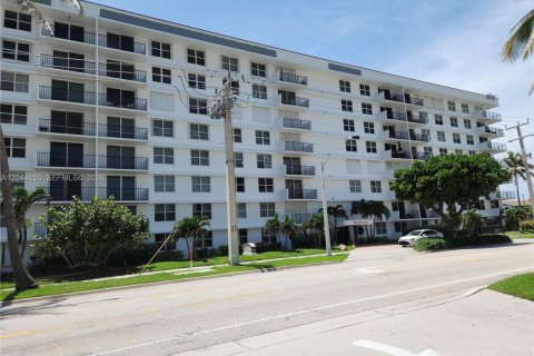 Condo in Pompano Beach, Florida, 2 bedrooms  № 2248668