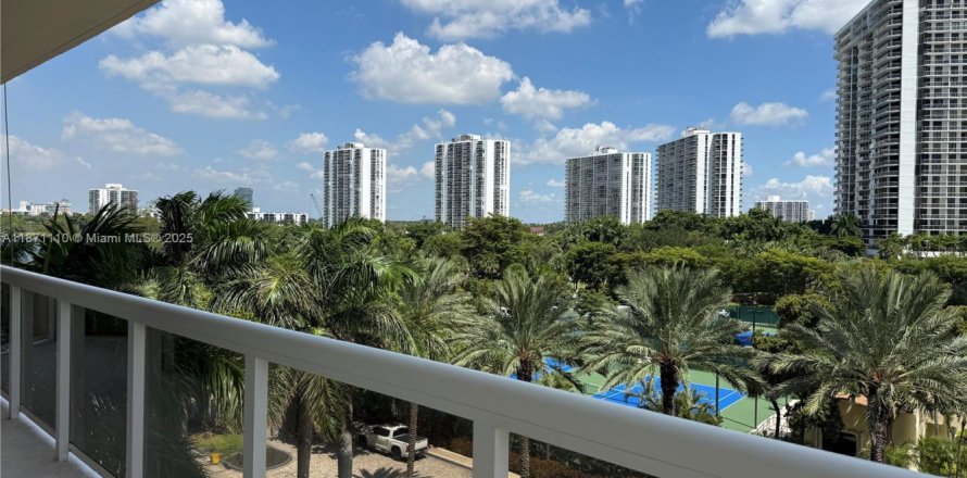 Condo in Aventura, Florida, 3 bedrooms in LANDMARK  № 2194770