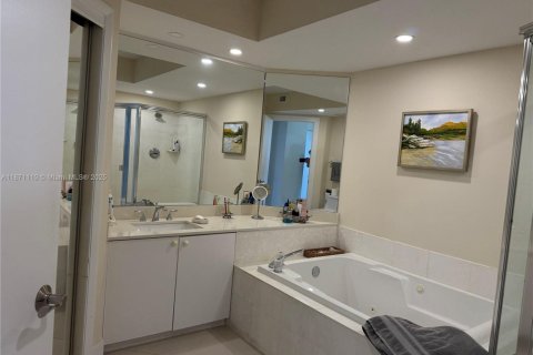 Condo in Aventura, Florida, 3 bedrooms in LANDMARK  № 2194770 - photo 10