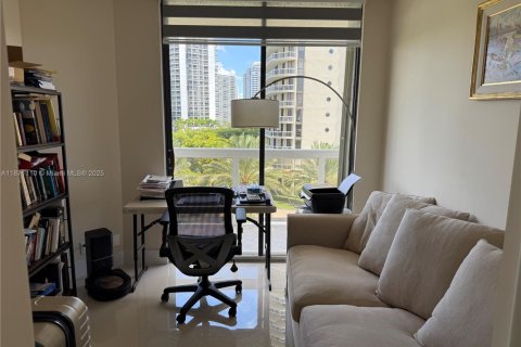 Condo in Aventura, Florida, 3 bedrooms in LANDMARK  № 2194770 - photo 15
