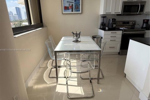 Condo in Aventura, Florida, 3 bedrooms in LANDMARK  № 2194770 - photo 3