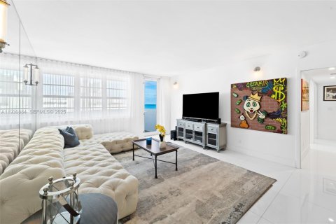 Copropriété à louer à Miami Beach, Floride: 3 chambres, 135.17 m2 № 1989536 - photo 1