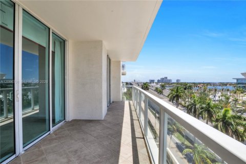 Condominio en venta en Fort Lauderdale, Florida, 2 dormitorios, 133.78 m2 № 2089987 - foto 14
