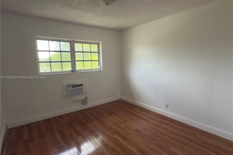Condo in Coral Gables, Florida, 1 bedroom  № 1889910 - photo 4