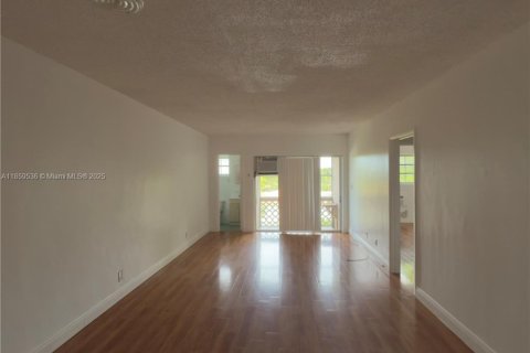 Condo in Coral Gables, Florida, 1 bedroom  № 1889910 - photo 3