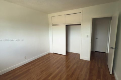 Condo in Coral Gables, Florida, 1 bedroom  № 1889910 - photo 5