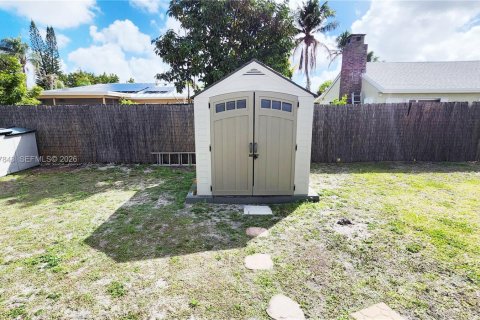 House in Tamarac, Florida 3 bedrooms, 105.63 sq.m. № 2044408 - photo 6