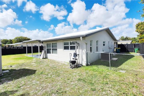 House in Tamarac, Florida 3 bedrooms, 105.63 sq.m. № 2044408 - photo 5