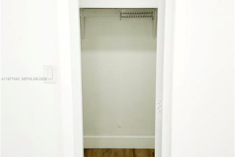 House in Tamarac, Florida 3 bedrooms, 105.63 sq.m. № 2044408 - photo 15