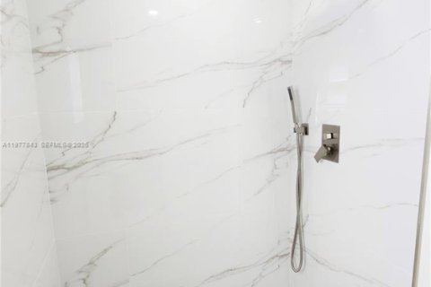 House in Tamarac, Florida 3 bedrooms, 105.63 sq.m. № 2044408 - photo 21