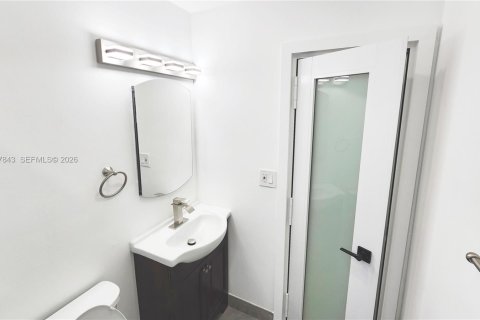 House in Tamarac, Florida 3 bedrooms, 105.63 sq.m. № 2044408 - photo 11