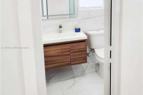 House in Tamarac, Florida 3 bedrooms, 105.63 sq.m. № 2044408 - photo 16