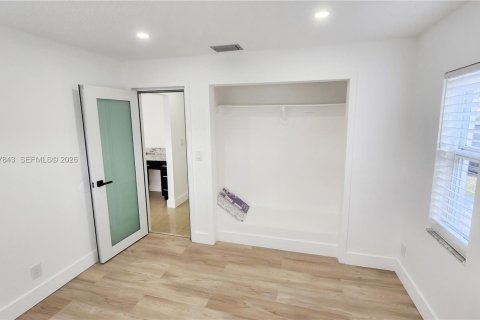 House in Tamarac, Florida 3 bedrooms, 105.63 sq.m. № 2044408 - photo 7