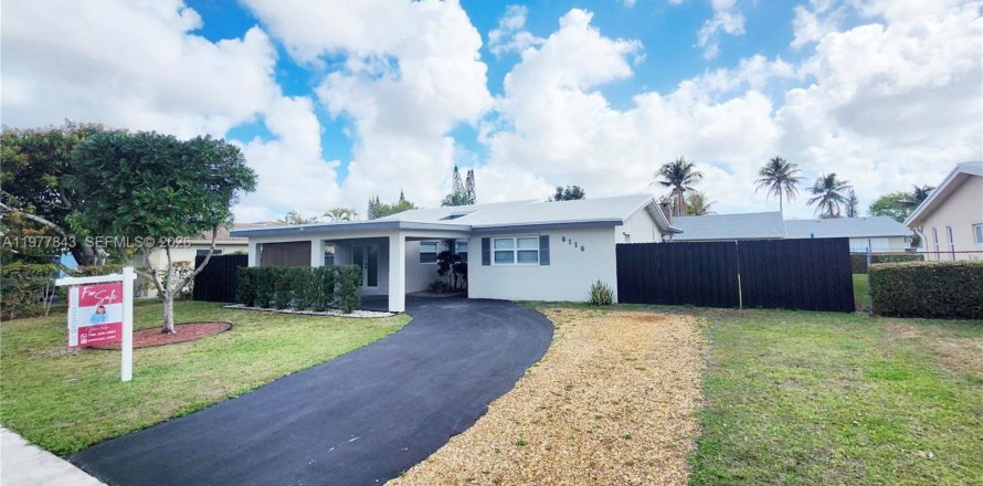 House in Tamarac, Florida 3 bedrooms, 105.63 sq.m. № 2044408