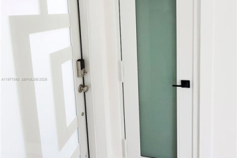 House in Tamarac, Florida 3 bedrooms, 105.63 sq.m. № 2044408 - photo 19