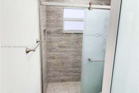 House in Tamarac, Florida 3 bedrooms, 105.63 sq.m. № 2044408 - photo 24