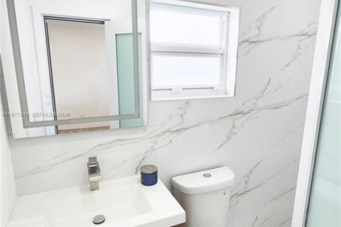 House in Tamarac, Florida 3 bedrooms, 105.63 sq.m. № 2044408 - photo 18