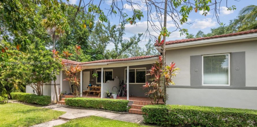 Propiedad comercial en Biscayne Park, Florida 157 m2 № 2001676