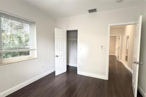 Propiedad comercial en venta en Biscayne Park, Florida, 157 m2 № 2001676 - foto 20