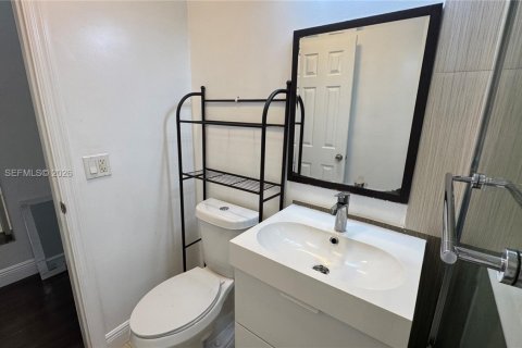 Propiedad comercial en venta en Biscayne Park, Florida, 157 m2 № 2001676 - foto 18