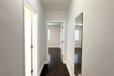 Propiedad comercial en venta en Biscayne Park, Florida, 157 m2 № 2001676 - foto 16