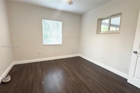 Propiedad comercial en venta en Biscayne Park, Florida, 157 m2 № 2001676 - foto 22