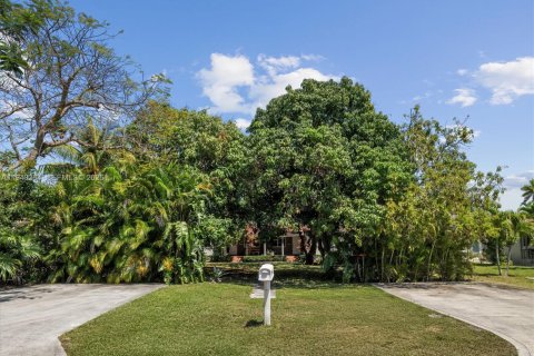 Propiedad comercial en venta en Biscayne Park, Florida, 157 m2 № 2001676 - foto 6