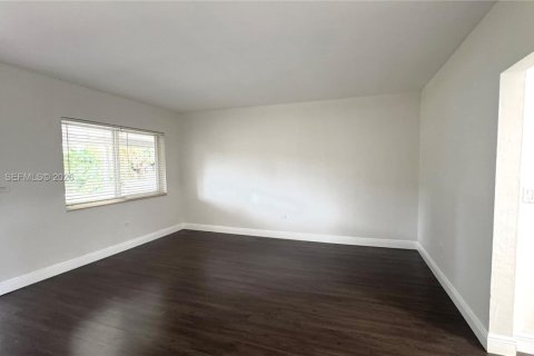 Propiedad comercial en venta en Biscayne Park, Florida, 157 m2 № 2001676 - foto 11