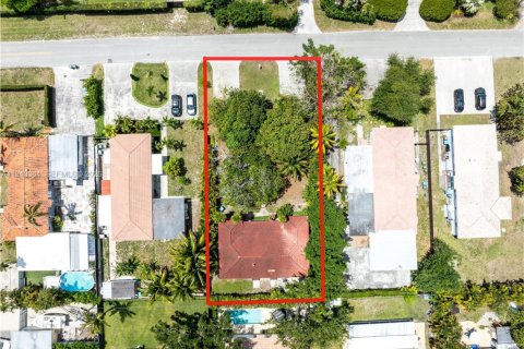 Propiedad comercial en venta en Biscayne Park, Florida, 157 m2 № 2001676 - foto 10