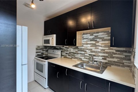 Propiedad comercial en venta en Biscayne Park, Florida, 157 m2 № 2001676 - foto 14