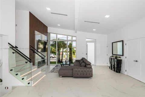 Купить виллу или дом в Форт-Лодердейл, Флорида 3 спальни, № 1970397 - фото 7