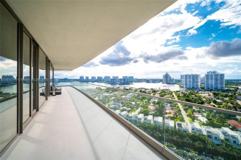 Condo in Sunny Isles Beach, Florida, 2 bedrooms № 2082292 - photo 18