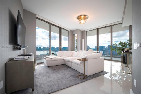Condo in Sunny Isles Beach, Florida, 2 bedrooms  № 2082292