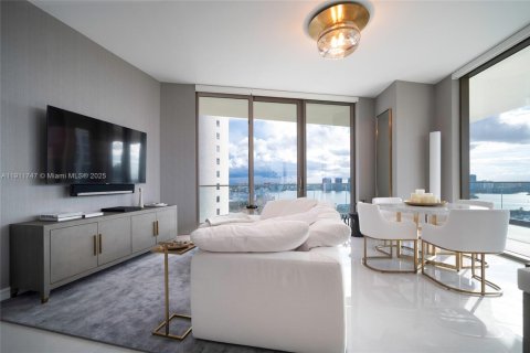 Condo in Sunny Isles Beach, Florida, 2 bedrooms № 2082292 - photo 2