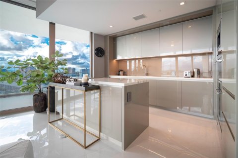 Condo in Sunny Isles Beach, Florida, 2 bedrooms № 2082292 - photo 3