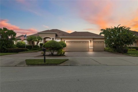 House in Oviedo, Florida 4 bedrooms, 285.3 sq.m. № 1908978 - photo 2
