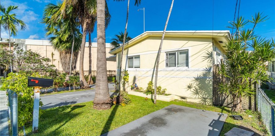 Casa en Miami, Florida 4 dormitorios, 145.95 m2 № 1994219