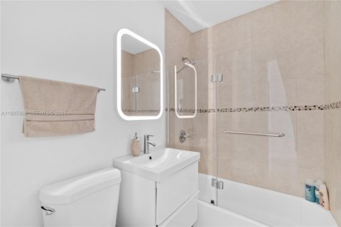 Casa en alquiler en Miami, Florida, 4 dormitorios, 145.95 m2 № 1994219 - foto 13