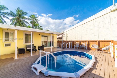Casa en alquiler en Miami, Florida, 4 dormitorios, 145.95 m2 № 1994219 - foto 16