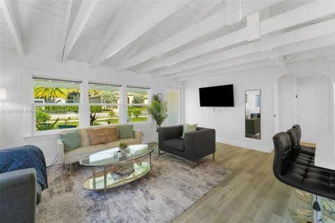 Villa ou maison à louer à Wilton Manors, Floride: 2 chambres, 83.24 m2 № 1973465 - photo 3